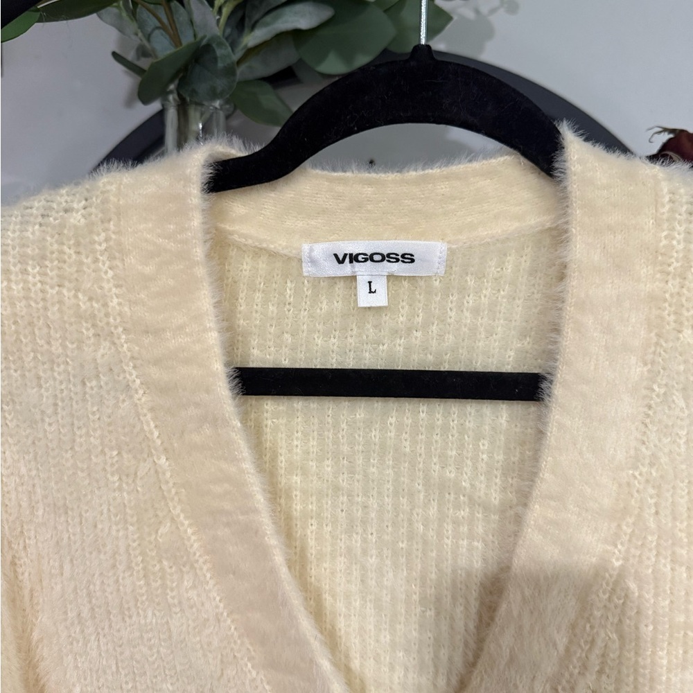 Vigoss Women's Soft Cream Cardigan with Silver Buttons size large - Picture 3 of 9